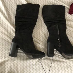 Black heeled boots